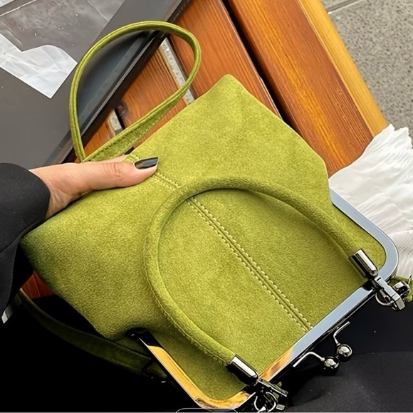 UNIQUE GREEN HANDBAG W/STRAP by Gecko - Picture 7 of 15